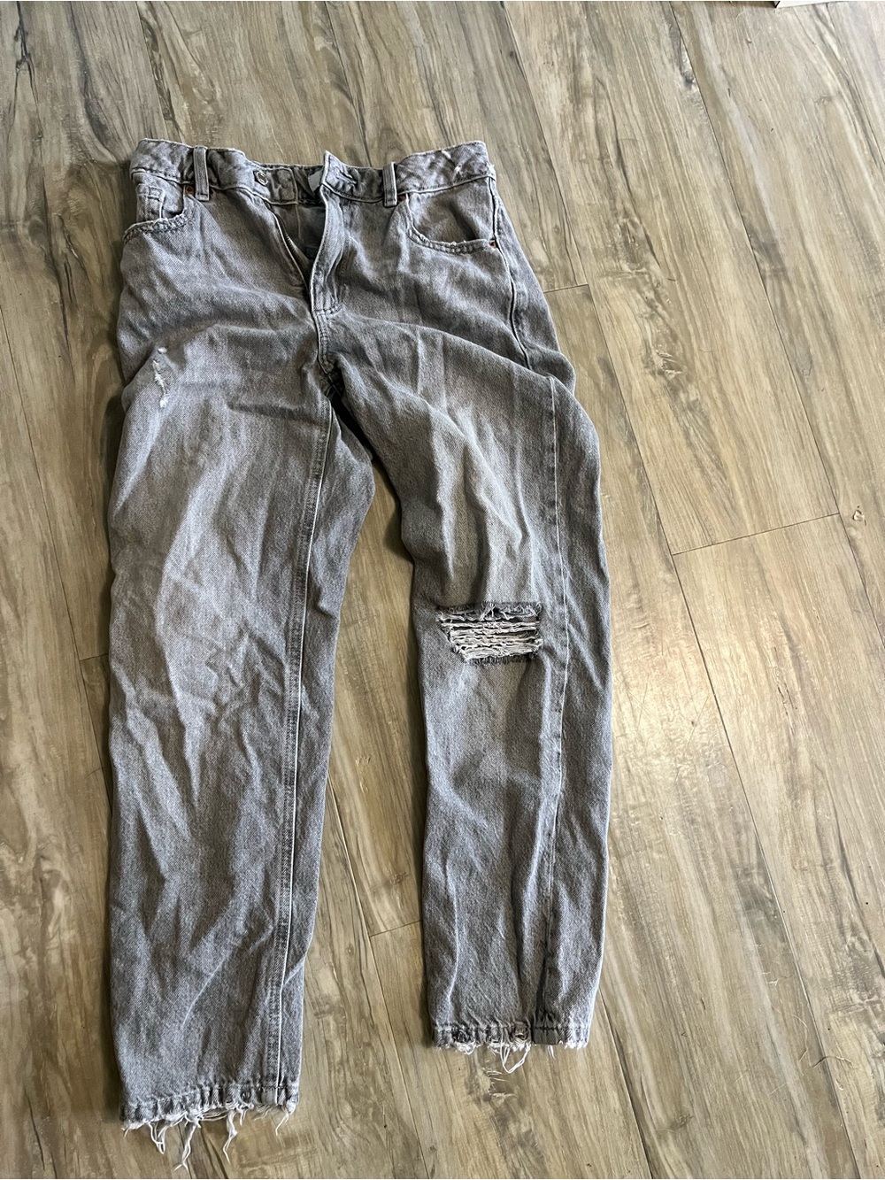 Distressed Gray Jeans - Casual Slim Fit